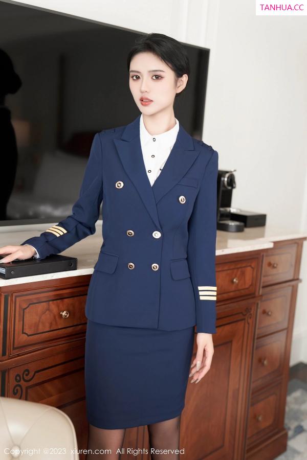 李浅浅  [XiuRen]高清写真图 2023.11.29 No.7737 浅浅Danny 黑丝美腿第14张图片